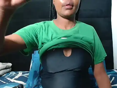 Snapshot of CreamySexyPussy chatting on 10.01.25 CreamySexyPussy online show from 10.01.25