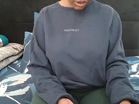 Snapshot of CreamySexyPussy chatting on 10.21.25 CreamySexyPussy online show from 10.21.25