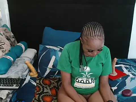 Snapshot of CreamySexyPussy chatting on 11.28.25 CreamySexyPussy online show from 11.28.25