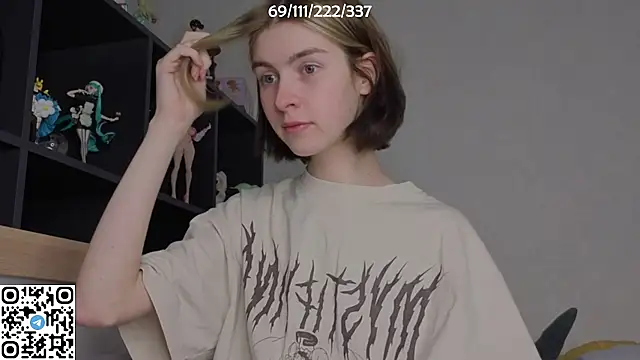 Snapshot of bertamimi chatting on 10.13.25 bertamimi online show from 10.13.25