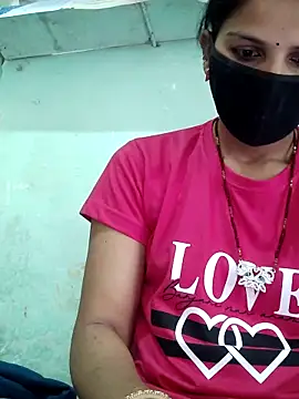 Snapshot of poojam93 chatting on 09.18.25 poojam93 online show from 09.18.25