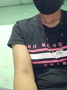 Snapshot of poojam93 chatting on 09.22.25 poojam93 online show from 09.22.25