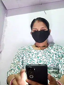 Snapshot of poojam93 chatting on 10.08.25 poojam93 online show from 10.08.25