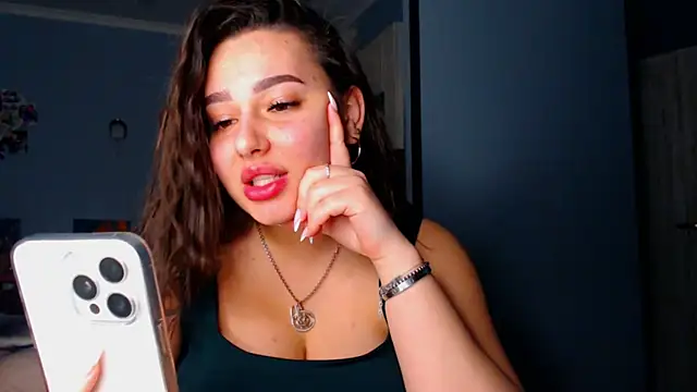 Snapshot of NikiWhite chatting on 10.15.25 NikiWhite online show from 10.15.25