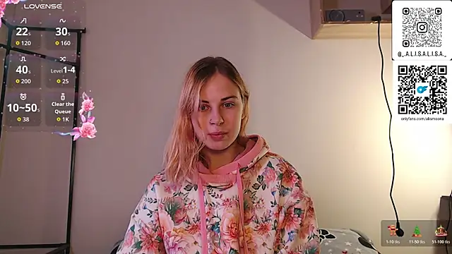 Snapshot of Alismoona chatting on 12.05.25 Alismoona online show from 12.05.25