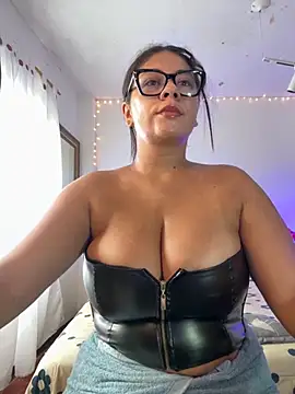 Snapshot of samanthahut1 chatting on 09.28.25 samanthahut1 online show from 09.28.25