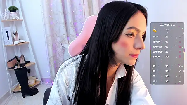 Snapshot of sarah_saenz_ chatting on 10.16.25 sarah saenz  online show from 10.16.25