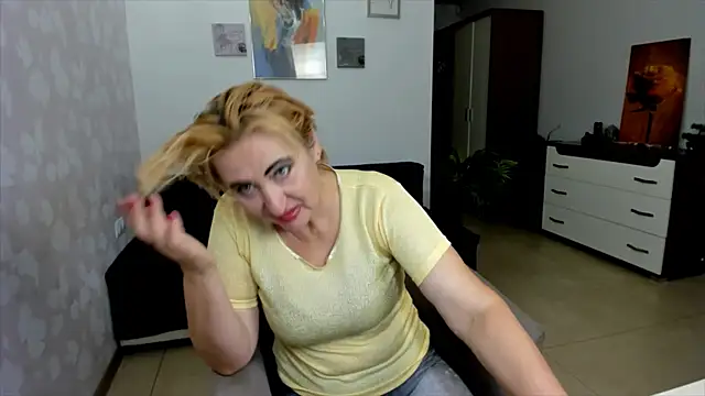 Snapshot of MilanaAlvis chatting on 09.09.25 MilanaAlvis online show from 09.09.25