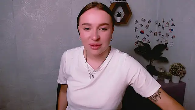 JuliaTopp  online show from 09.17.25