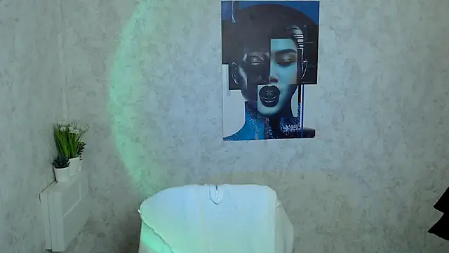 JuliaTopp  online show from 11.06.25