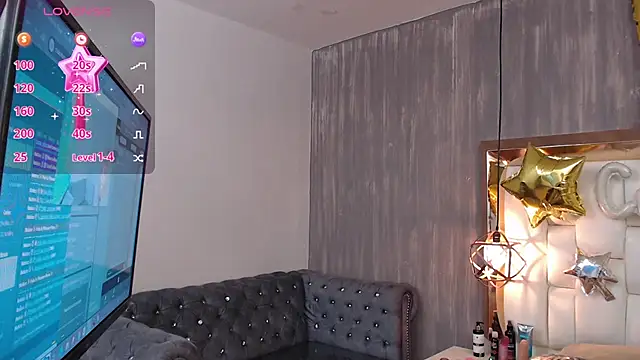 Snapshot of Foxxy_Doll chatting on 10.06.25 Foxxy Doll online show from 10.06.25