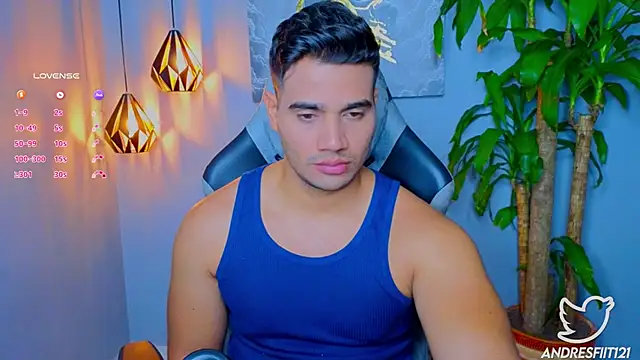 Snapshot of AndresR3 chatting on 10.01.25 AndresR3 online show from 10.01.25