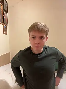 Snapshot of bigyoungman18 chatting on 11.04.25 bigyoungman18 online show from 11.04.25