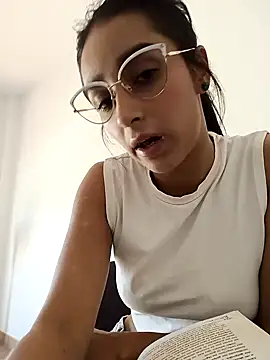 Snapshot of CandyFoxter_ chatting on 09.22.25 CandyFoxter  online show from 09.22.25