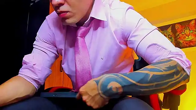 ALPHA DOMINUS  online show from 10.07.25