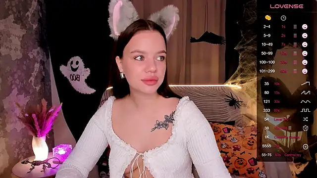 Snapshot of marydreams_ chatting on 10.23.25 marydreams online show from 10.23.25