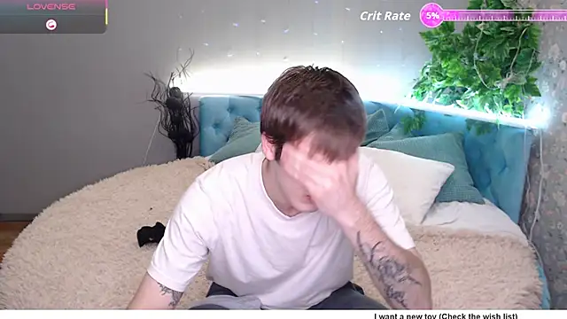 Snapshot of KiskaKurt chatting on 09.24.25 KiskaKurt online show from 09.24.25