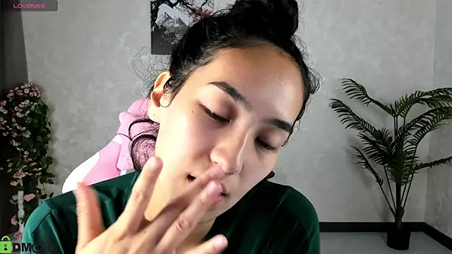 Snapshot of FlirtyAura chatting on 09.16.25 FlirtyAura online show from 09.16.25