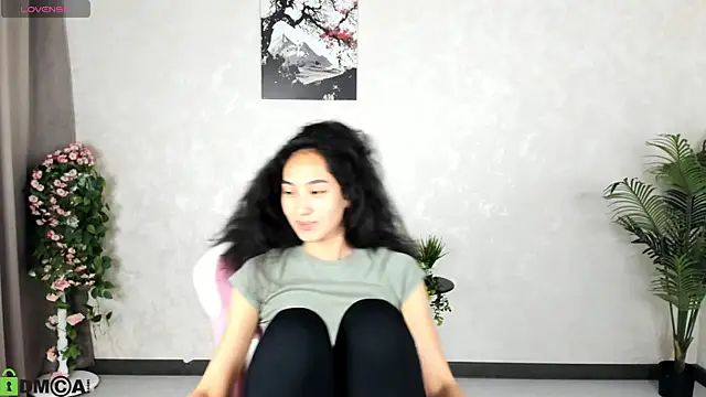 Snapshot of FlirtyAura chatting on 09.20.25 FlirtyAura online show from 09.20.25