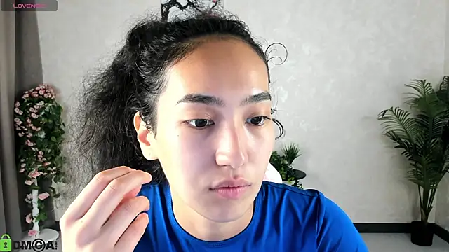 Snapshot of FlirtyAura chatting on 09.22.25 FlirtyAura online show from 09.22.25