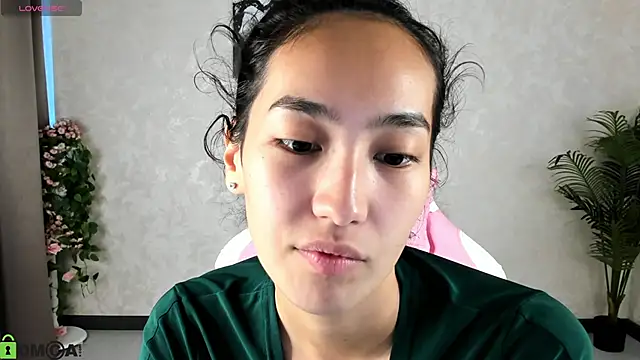Snapshot of FlirtyAura chatting on 09.26.25 FlirtyAura online show from 09.26.25