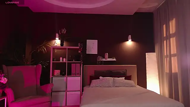 Snapshot of Pooja_Hegde chatting on 09.16.25 Pooja Hegde online show from 09.16.25