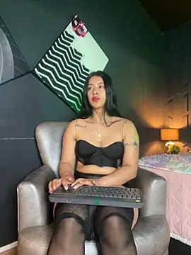 Snapshot of BellaFernandez__ chatting on 09.21.25 BellaFernandez online show from 09.21.25