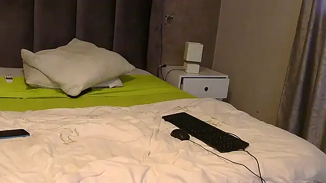 Snapshot of Ivysol chatting on 09.24.25 Ivysol online show from 09.24.25