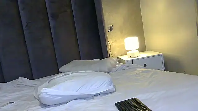 Snapshot of Ivysol chatting on 10.06.25 Ivysol online show from 10.06.25