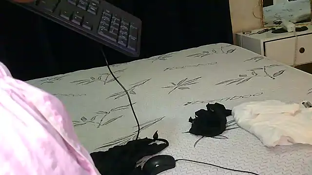 Snapshot of Ivysol chatting on 10.25.25 Ivysol online show from 10.25.25