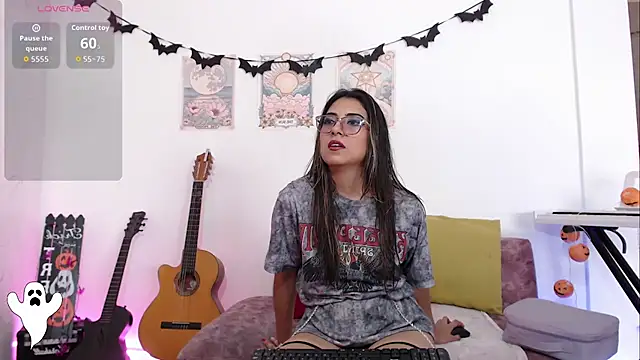 Susanahendrix online show from 10.04.25