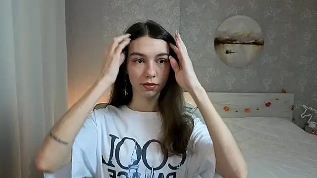 Snapshot of KellyShines chatting on 12.04.25 KellyShines online show from 12.04.25