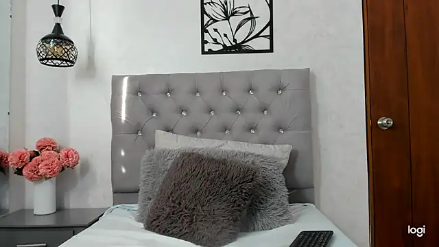 Snapshot of Emiily_cooper_x chatting on 10.02.25 Emiily cooper x online show from 10.02.25