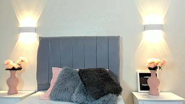 Snapshot of Emiily_cooper_x chatting on 10.11.25 Emiily cooper x online show from 10.11.25