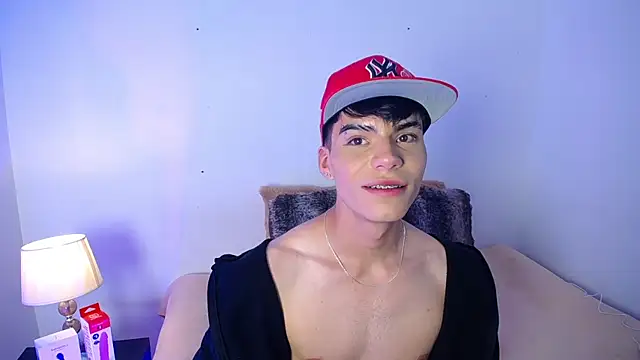 Snapshot of Dulcey_ chatting on 10.03.25 Dulcey online show from 10.03.25