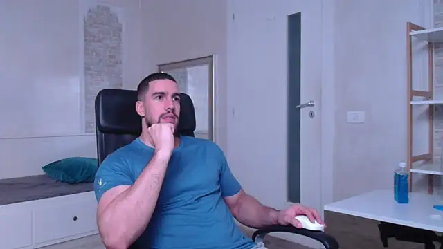 Snapshot of IvanHydee chatting on 09.18.25 IvanHydee online show from 09.18.25