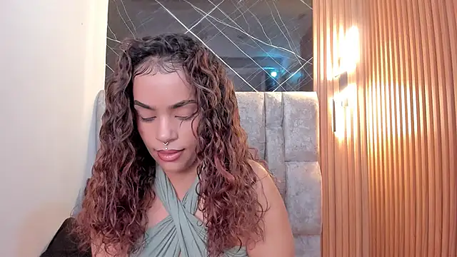 Snapshot of roxanne_dl chatting on 09.16.25 roxanne dl online show from 09.16.25