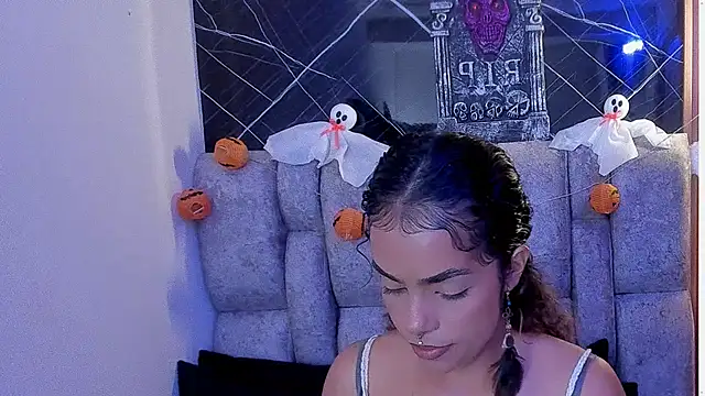 Snapshot of roxanne_dl chatting on 10.17.25 roxanne dl online show from 10.17.25
