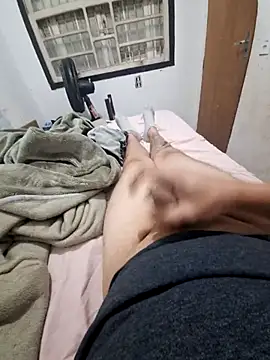 Snapshot of feehzungi0000 chatting on 11.16.25 feehzungi0000 online show from 11.16.25