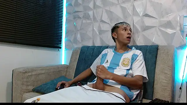 Snapshot of Isaac_tan chatting on 09.08.25 Isaac tan online show from 09.08.25