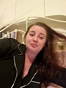 Snapshot of RosieMilff chatting on 10.05.25 RosieMilff online show from 10.05.25