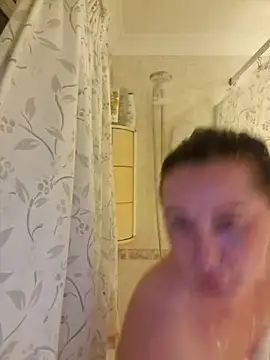 Snapshot of RosieMilff chatting on 10.08.25 RosieMilff online show from 10.08.25