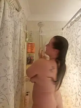 Snapshot of RosieMilff chatting on 11.06.25 RosieMilff online show from 11.06.25