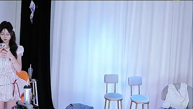 Snapshot of QY_001 chatting on 09.22.25 QY 001 online show from 09.22.25