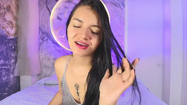 Snapshot of RoxanaBorns_ chatting on 10.09.25 RoxanaBorns  online show from 10.09.25