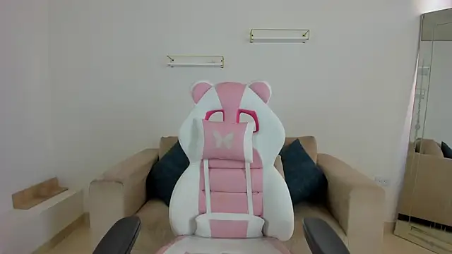 april smiith online show from 11.04.25