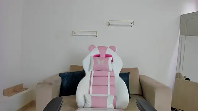 april smiith online show from 11.26.25