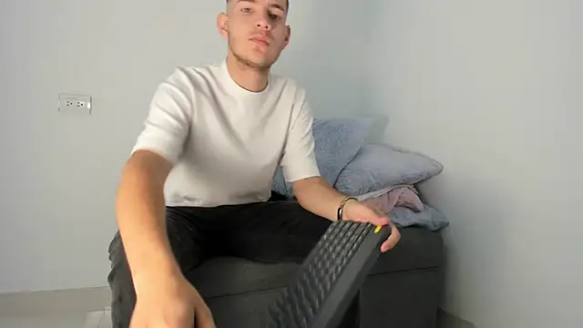 lara and danny online show from 10.23.25