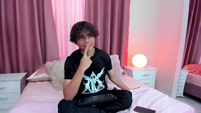 Snapshot of Honeymoon_sariel chatting on 10.16.25 Honeymoon sariel online show from 10.16.25