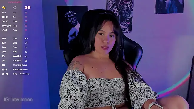 Snapshot of Vanne_Moon chatting on 10.27.25 Vanne Moon online show from 10.27.25